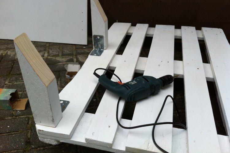 Как скрепить поддоны между собой для мебели