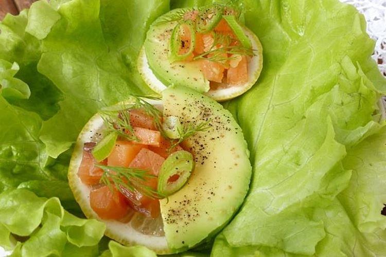 Закуска с семгой и авокадо - закуски на Новый год 2021