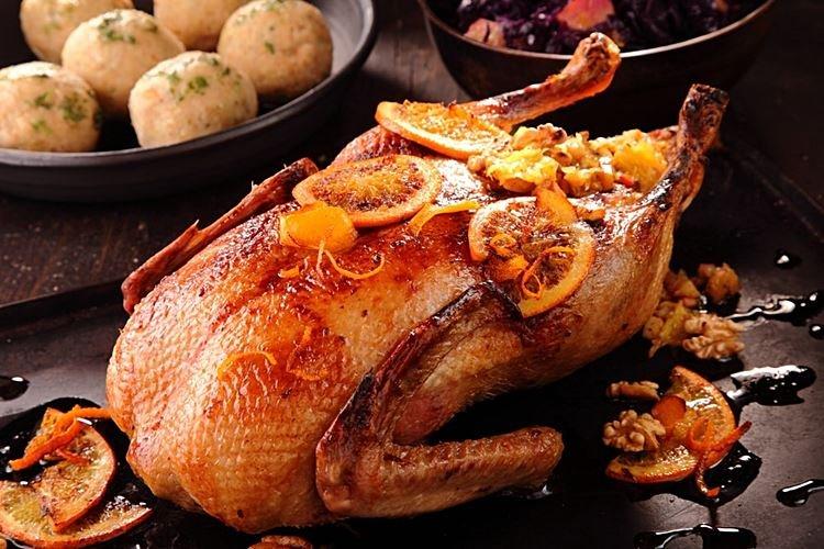 Утка с грушей и апельсинами - горячие блюда на Новый год 2021