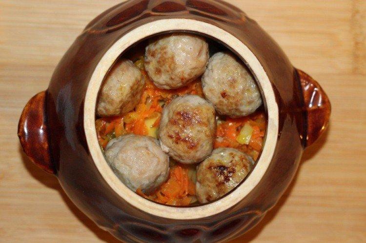 Мясо в горшочках с картофелем Семейный ужин - рецепты пошагово