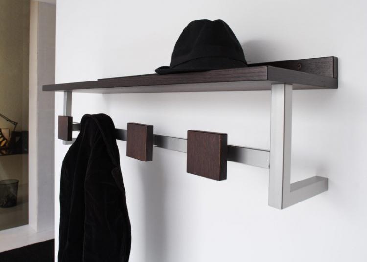 Настенные полки в прихожей и коридоре