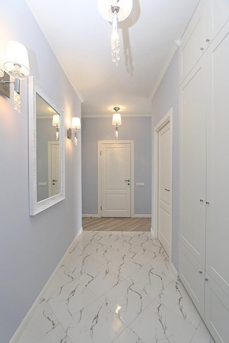 Натяжные потолки в интерьере прихожей - фото