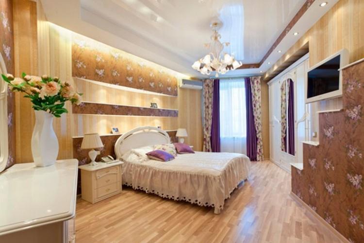 Двухуровневые натяжные потолки в спальне