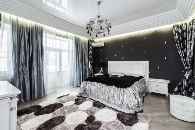 Многоуровневые натяжные потолки в спальне