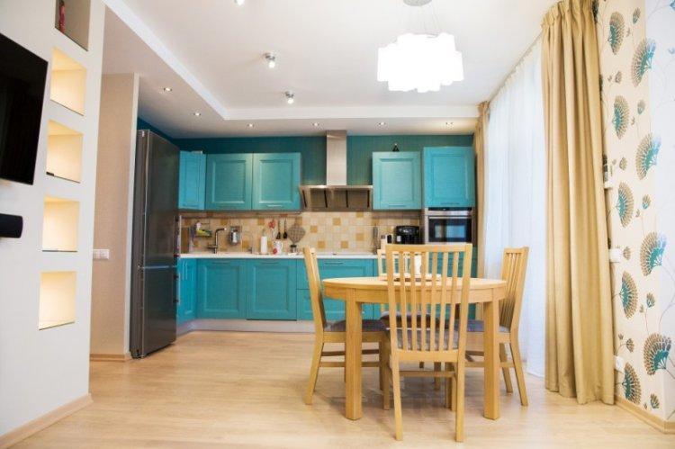 Двухуровневые натяжные потолки на кухне