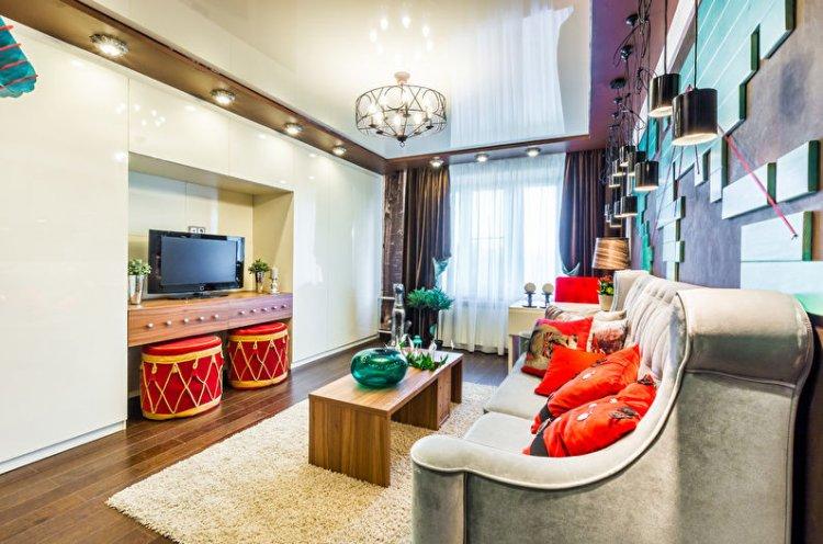 Натяжной потолок в маленькой гостиной (зале)