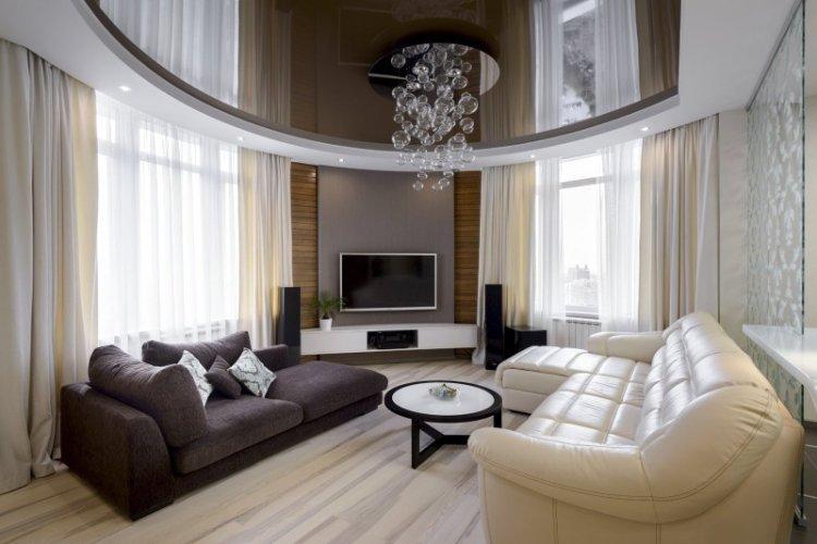 Глянцевые натяжные потолки в гостиной (зале)