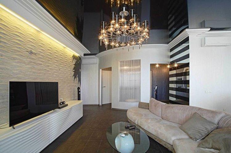 Натяжные потолки с подсветкой в зале (гостиной)