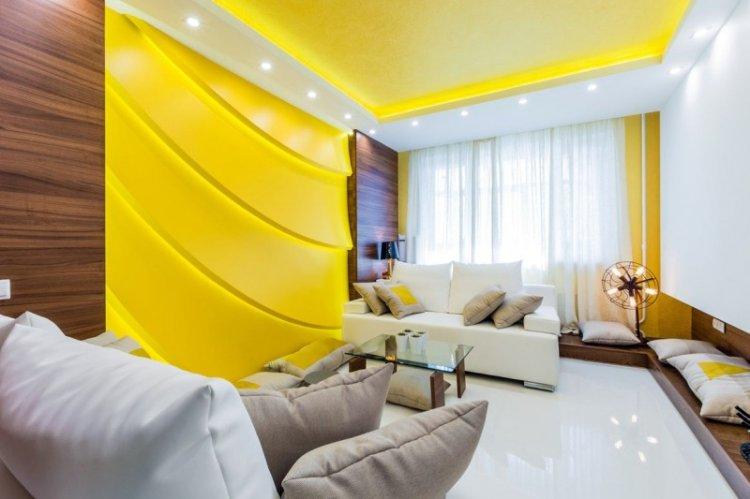 Натяжные потолки с подсветкой в зале (гостиной)