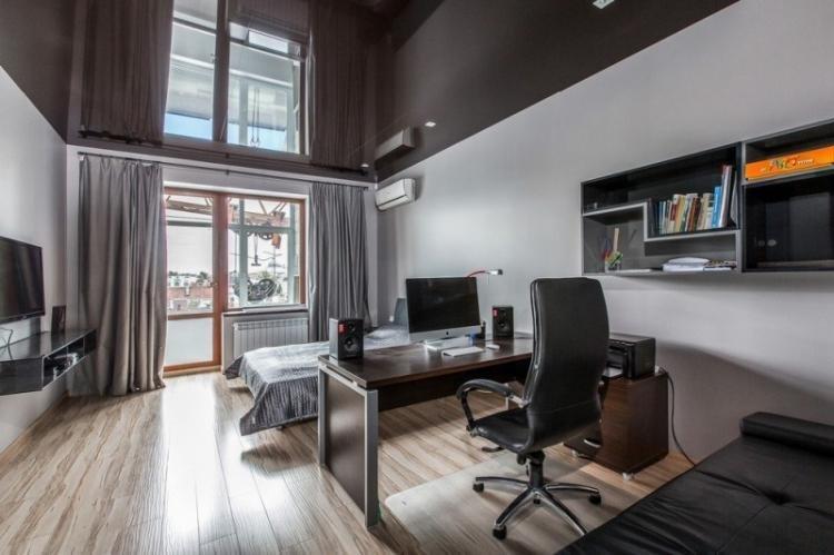 Глянцевые натяжные потолки в спальне