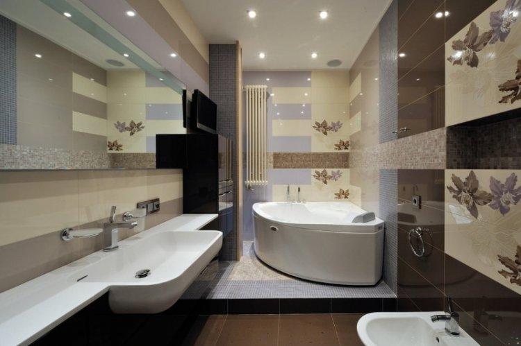 Натяжной потолок в маленькой ванной комнате