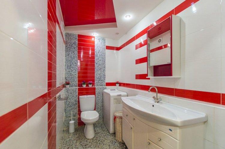 Двухуровневые натяжные потолки в ванной комнате