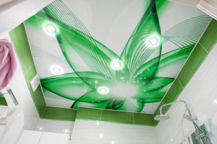 Натяжные потолки с фотопечатью в ванной комнате