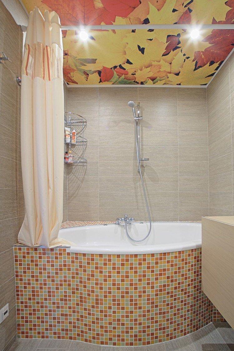 Натяжные потолки с фотопечатью в ванной комнате