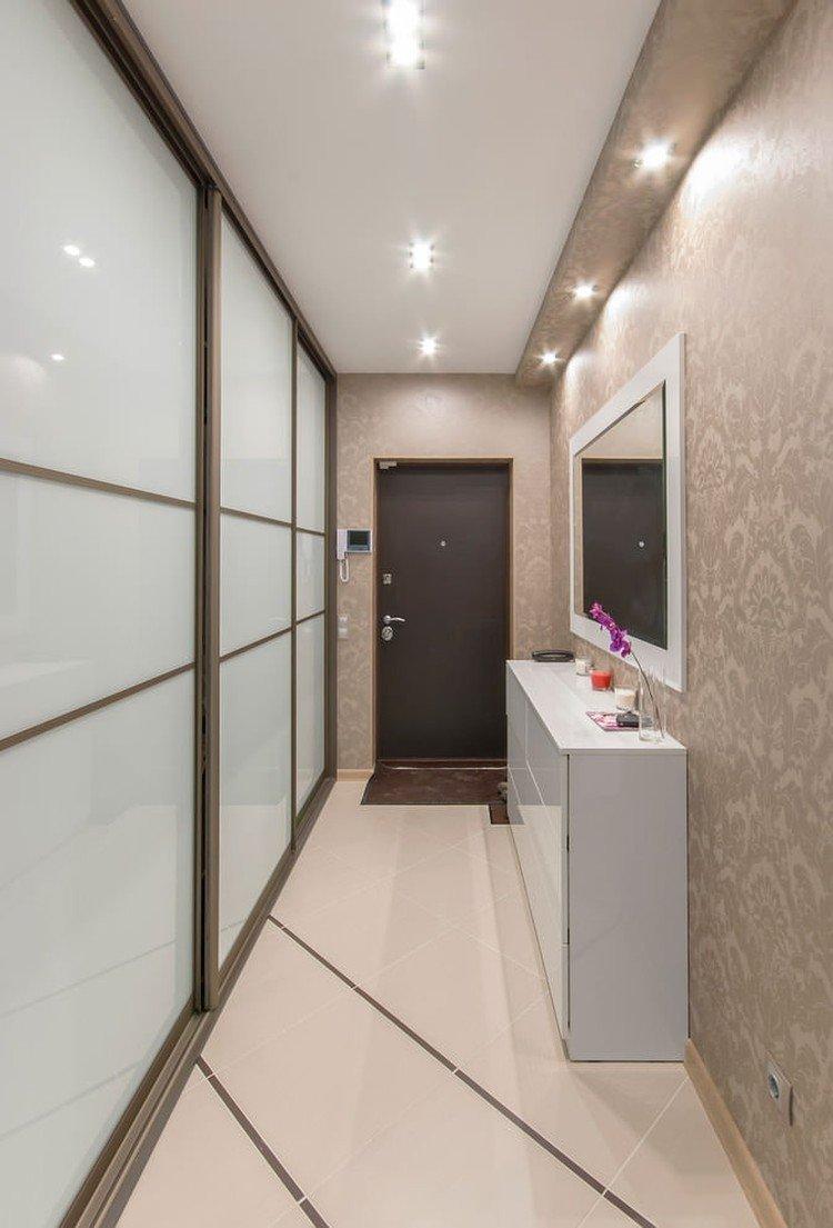 Матовые натяжные потолки в прихожей