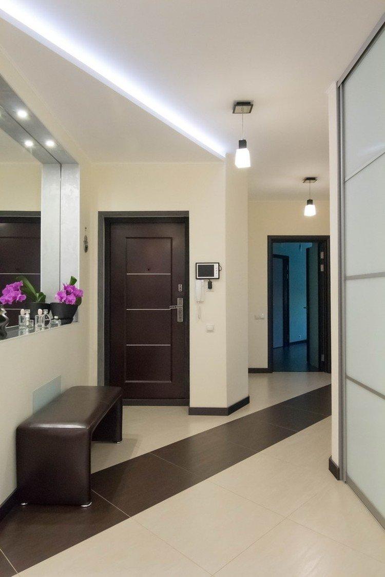 Натяжные потолки с подсветкой в прихожей