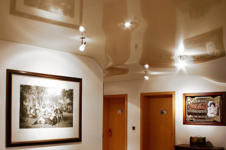 Натяжные потолки - фото