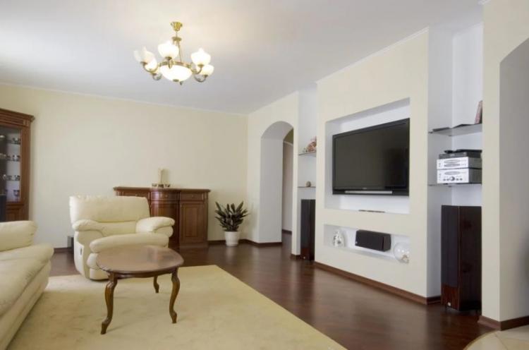 Ниша из гипсокартона под телевизор в гостиной