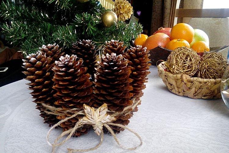 Новогодние поделки из шишек для детей - фото и идеи