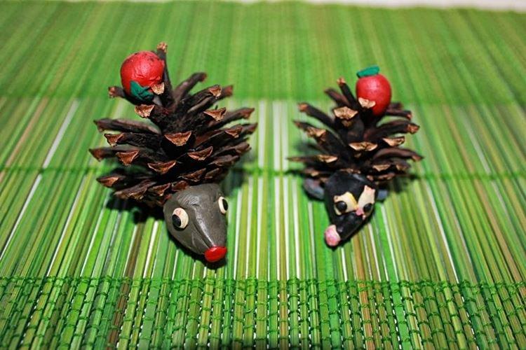 Новогодние поделки из шишек для детей - фото и идеи