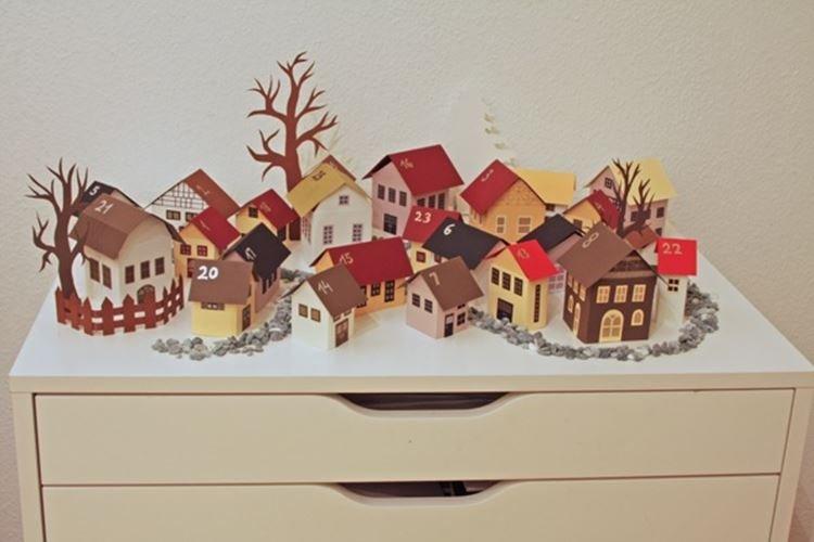Новогодний адвент-календарь в виде домиков своими руками