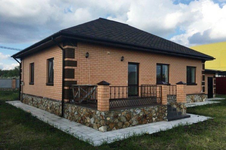 Одноэтажные дома из кирпича - проекты и фото