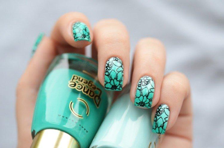 Омбре на ногтях со стемпингом - фото