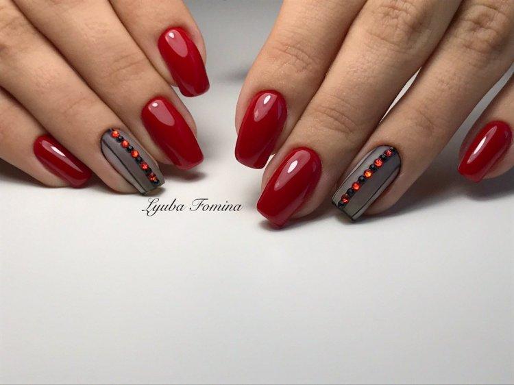 Осенний красный маникюр 2020 - фото