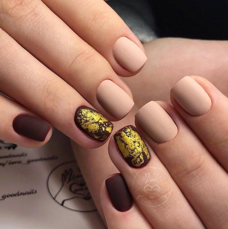 Осенний матовый маникюр 2020 - фото