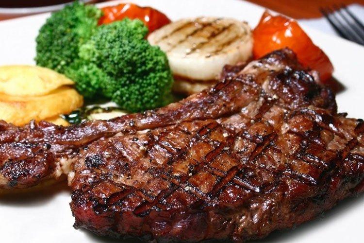 Говяжьи отбивные с вишней в маринаде - рецепты