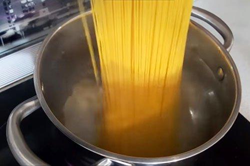 Паста с курицей и грибами в сливочном соусе - пошаговый рецепт