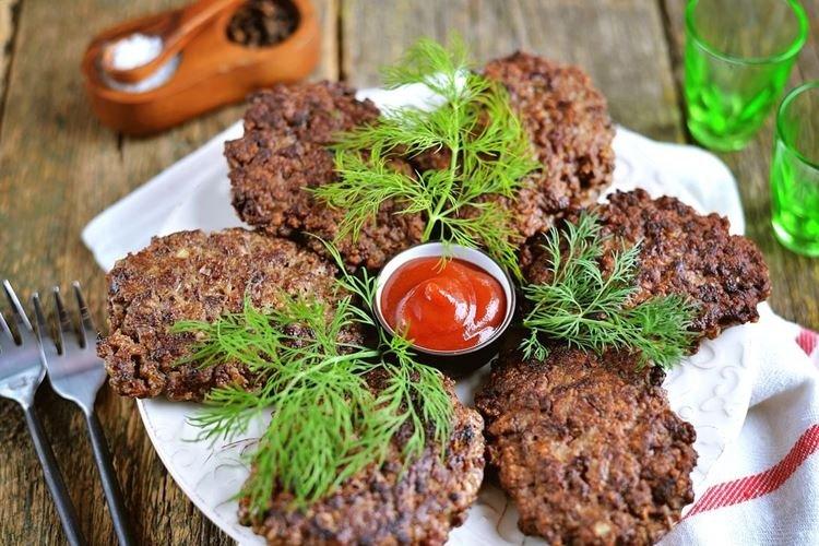 Печеночные котлеты с квашеной капустой - рецепты