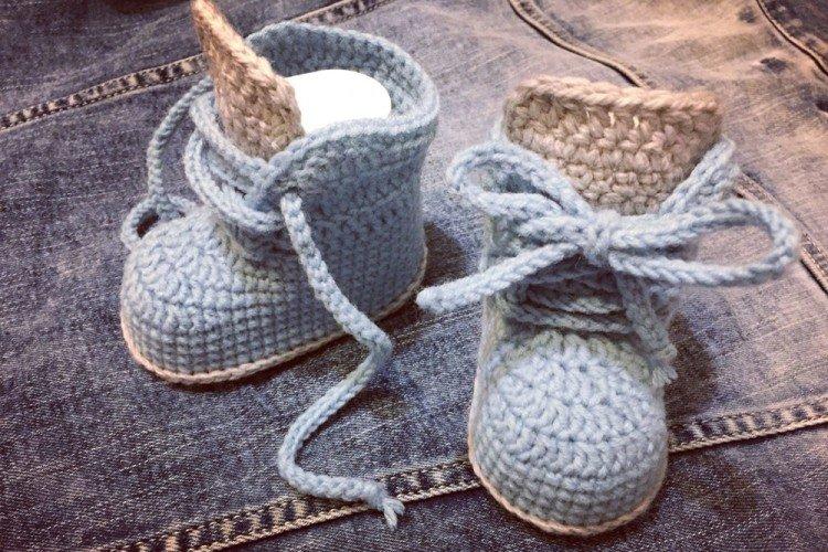 Пинетки со шнурками - Пинетки крючком для новорожденных