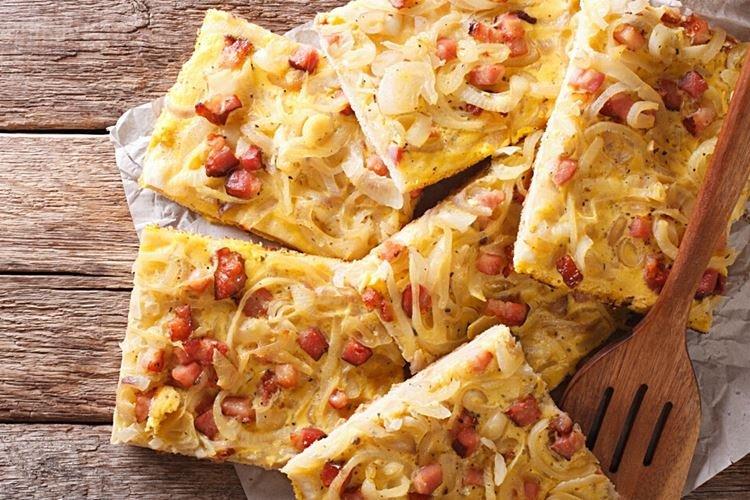 Пирог с яблоками, луком и грудинкой - рецепты пошагово