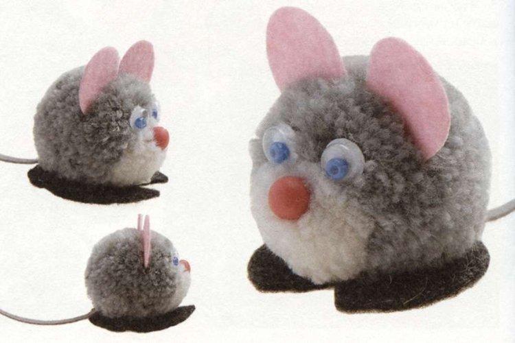 Новогодняя крыса из помпонов - Подарки на Новый год 2020 своими руками