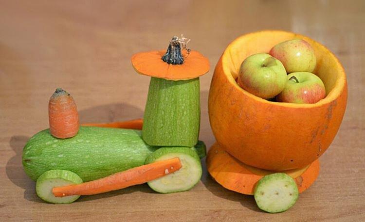 Паровоз из кабачка - Поделки из овощей в школу