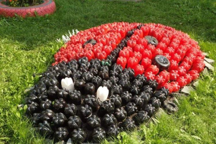 Украшение клумб - Поделки из пластиковых бутылок своими руками