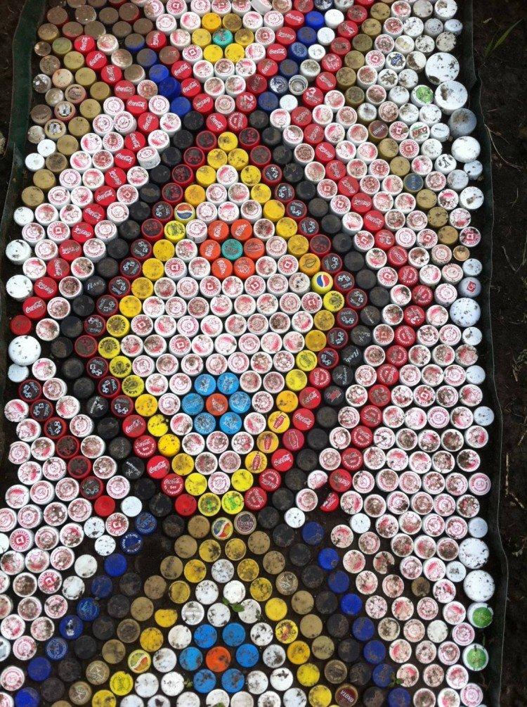 Дорожка из крышек от пластиковых бутылок - Поделки из пластиковых бутылок своими руками