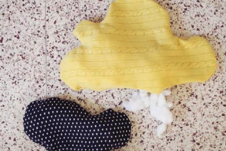 Декоративные подушки из свитера - Поделки из старых вещей своими руками