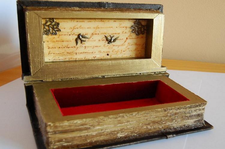 Поделки из старых книг - Поделки из старых вещей своими руками