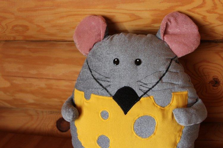 Подушка Мышка с сыром своими руками