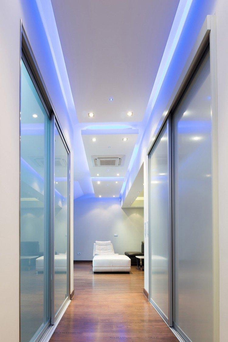 Потолки из гипсокартона с подсветкой в прихожей