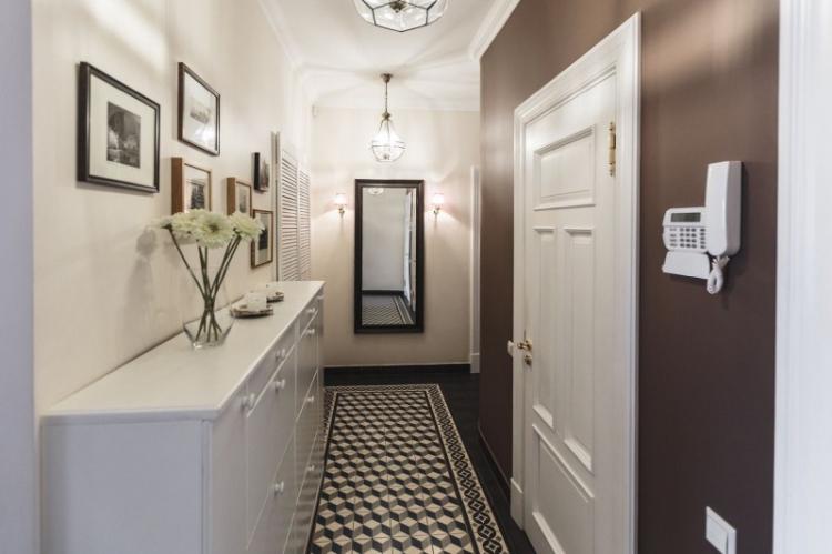 Узкая прихожая в современном стиле - Дизайн интерьера