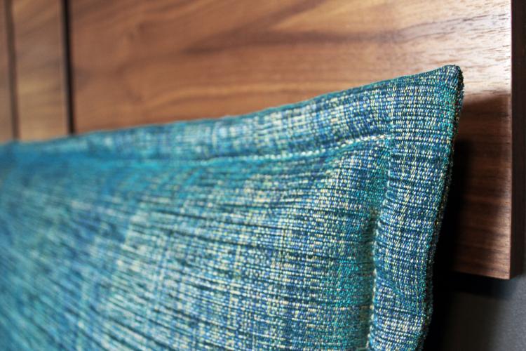 Проект спальни «Черный, дерево и бирюза» - дизайн интерьера