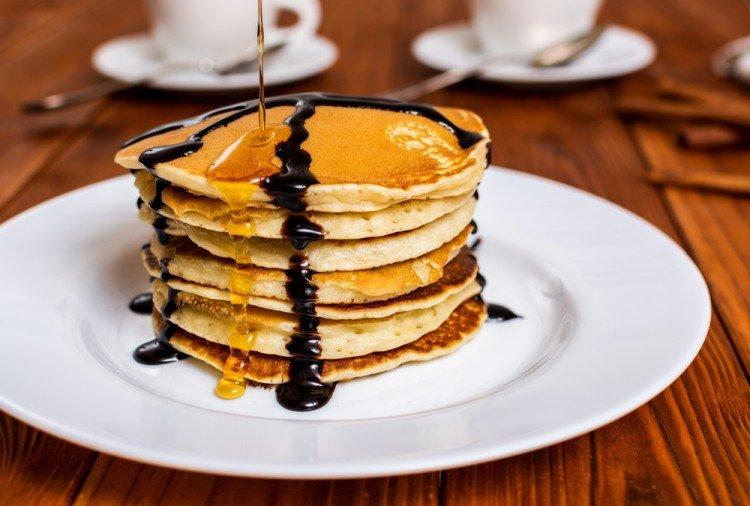 Пышные панкейки на молоке с корицей - рецепты