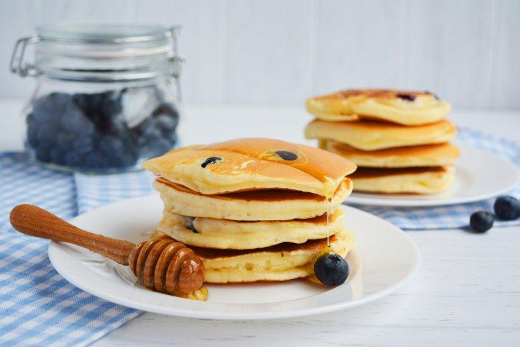 Пышные панкейки из прокисшего молока - рецепты