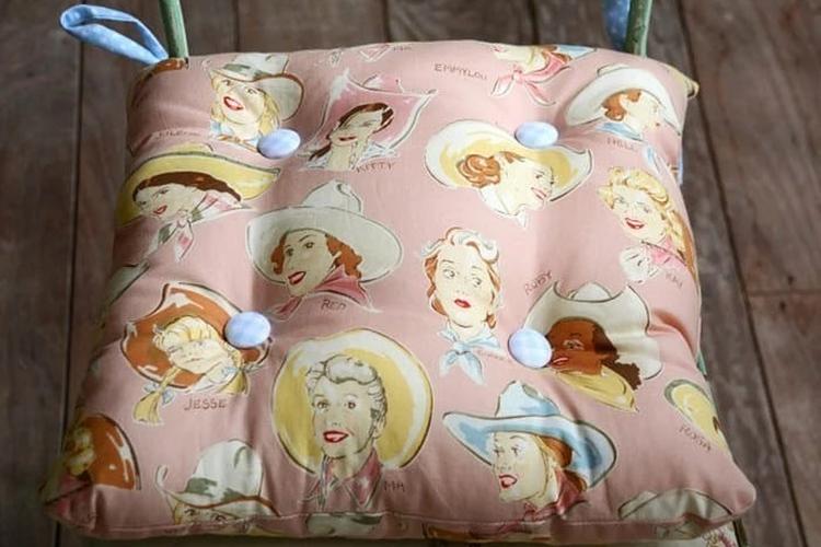 Подушки с пуговицами на стулья - Рукоделие для дома