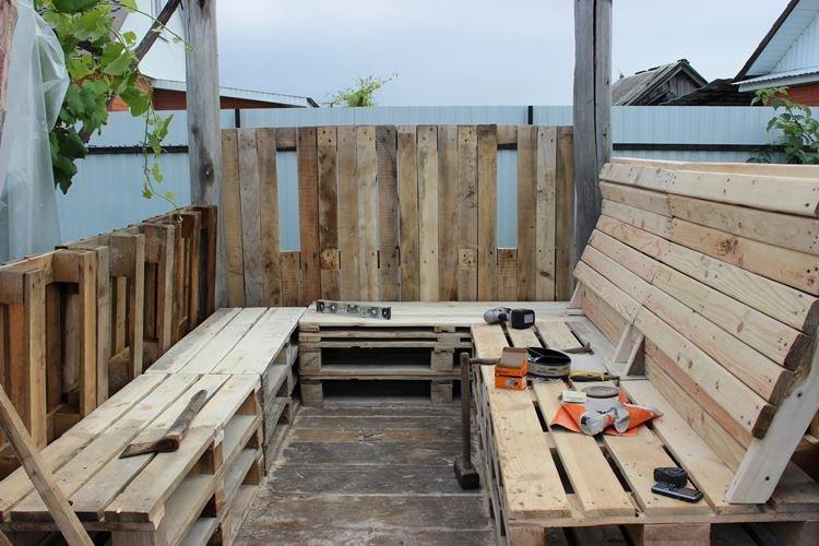 Беседка - Садовая мебель из поддонов для дачи фото