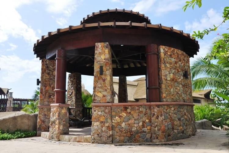 Каменные садовые беседки