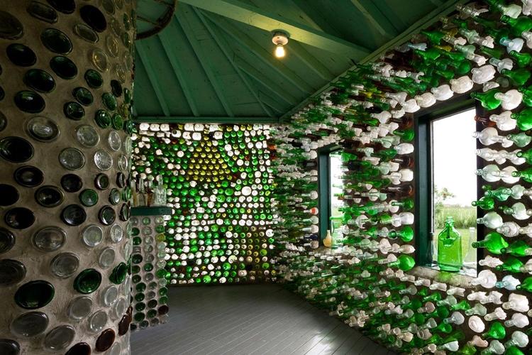 Необычные идеи садовых беседок